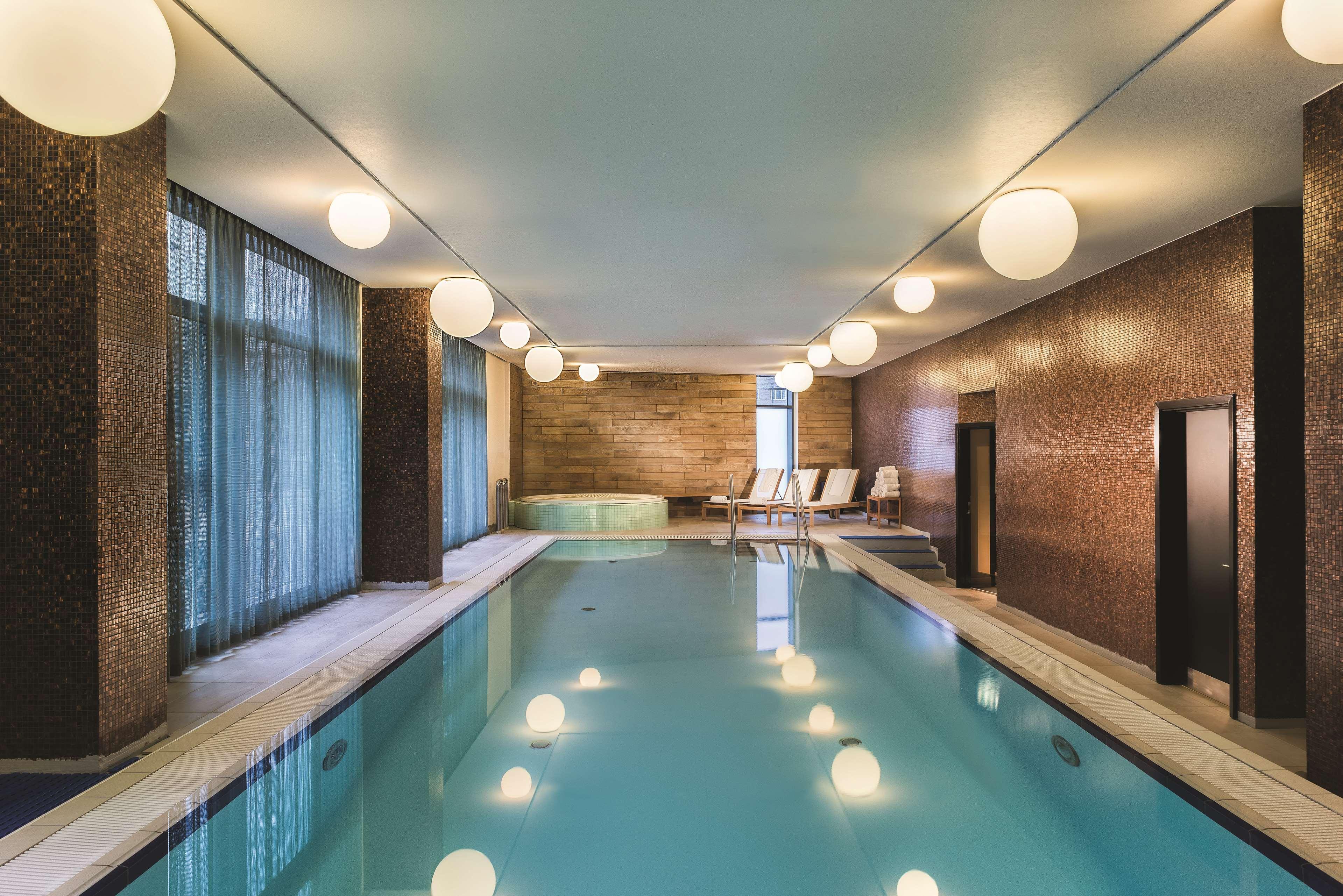 Adina Aparthotel 4*