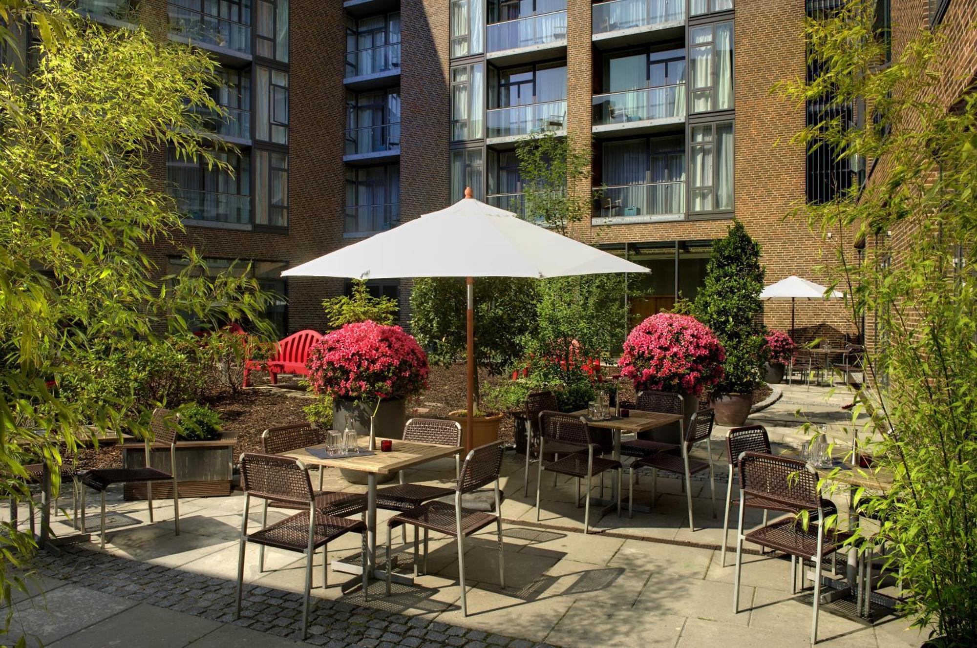 Aparthotel Adina 4*