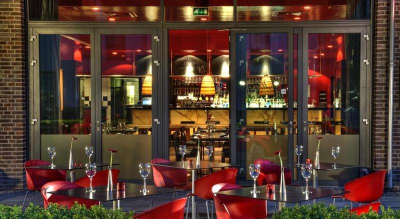 Adina Aparthotel 4*